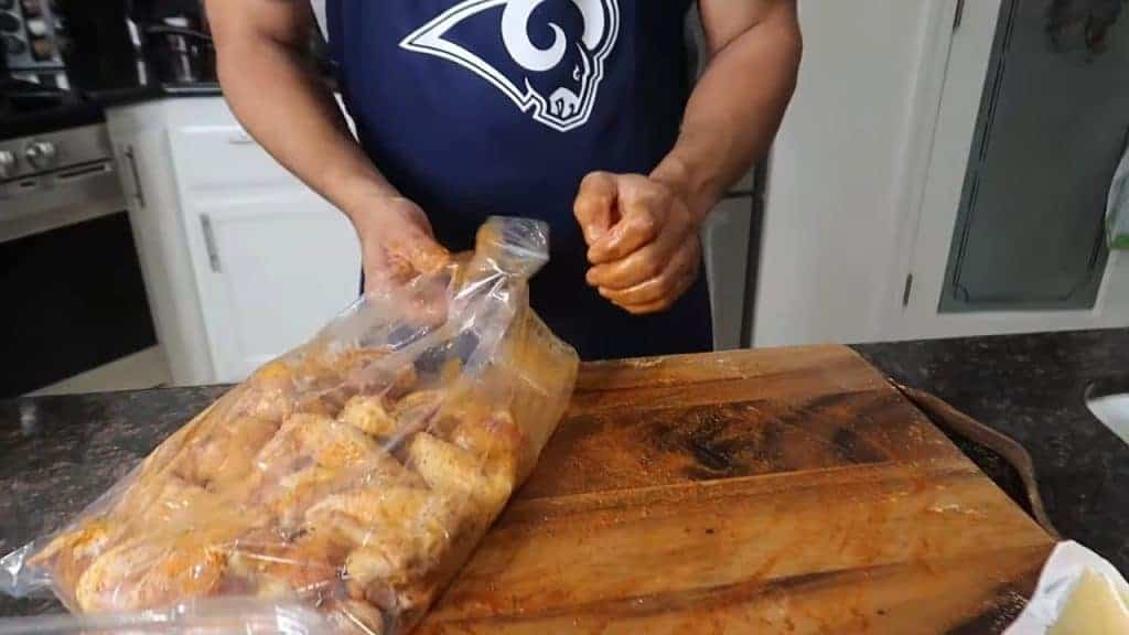 Certifique-se de que o saco de assar esteja completamente fechado antes de colocá-lo no Air Fryer.