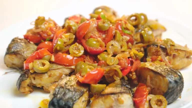 Carapau no Forno com Legumes: Sabor Mediterrâneo