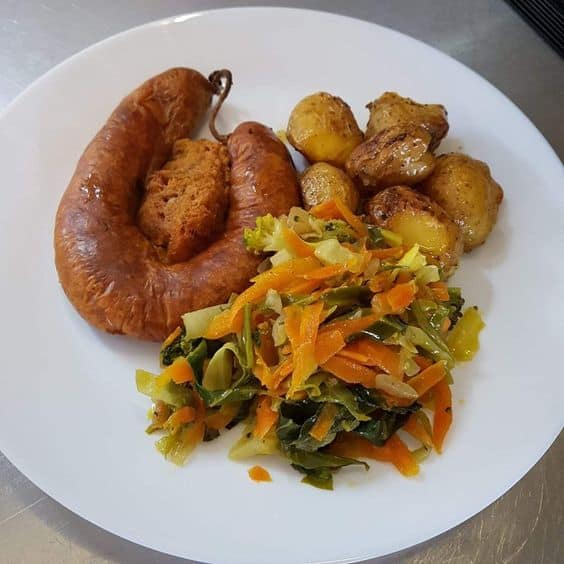 Alheira no Microondas: Sabor Tradicional em Minutos