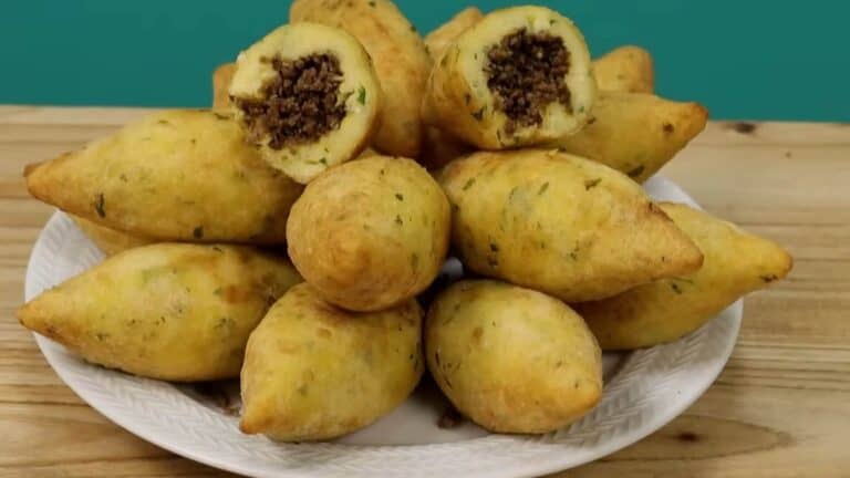 Bolinho de Aipim com Carne Moída na Airfryer